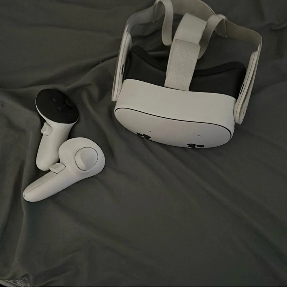 White VR Headset